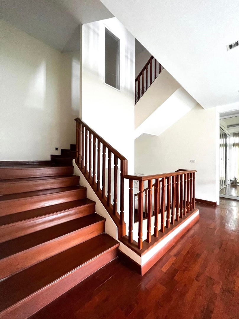 ทาวน์โฮม 4 ชั้น ซอยศูนย์วิจัย 2  เพชรบุรี 