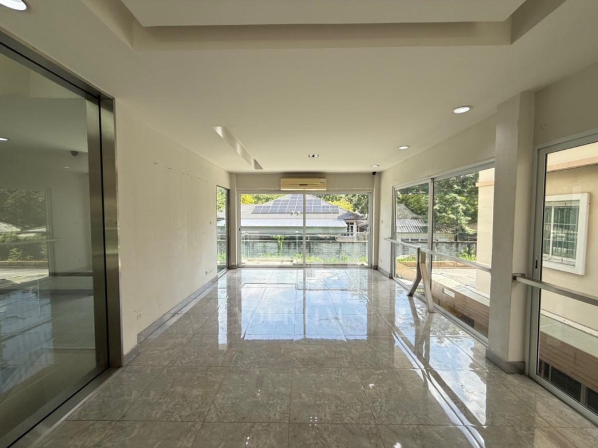 อาคารพาณิชย์ 4 ชั้น สุขุมวิท 50 ใกล้ BTS อ่อนนุช เพียง 500 เมตร