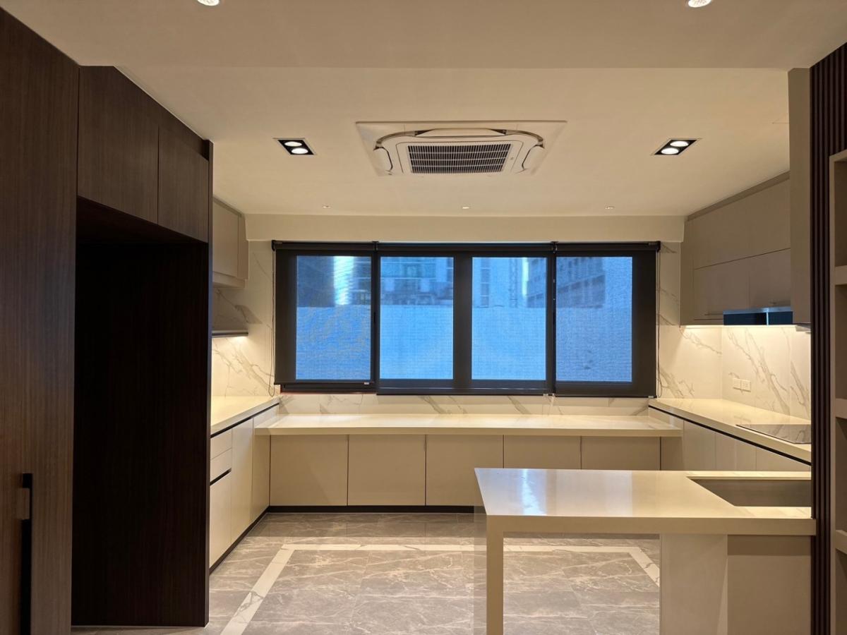 Luxury Duplex Penthouse for Sale near BTS Ploenchit — Experience the ultimate urban lifestyle in the heart of Bangkok.