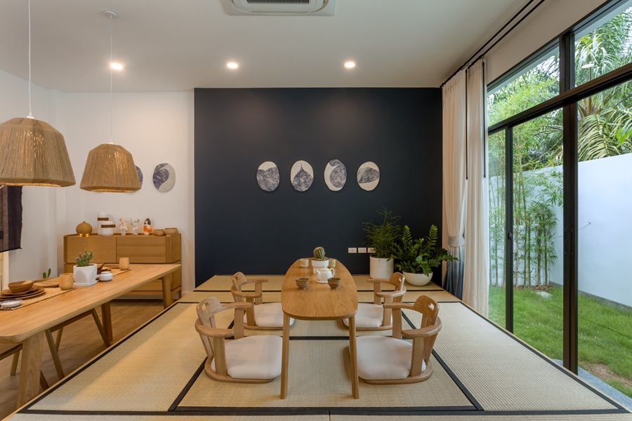 โมโน-เจแปนนิส-ลอฟท์-พลัส-ฉลอง