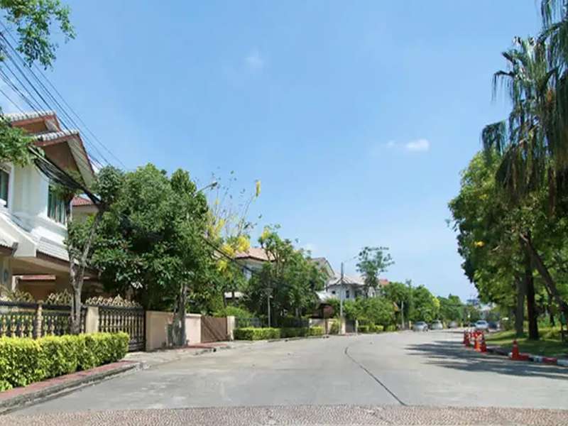 บุราสิริ-สนามบินน้ำ